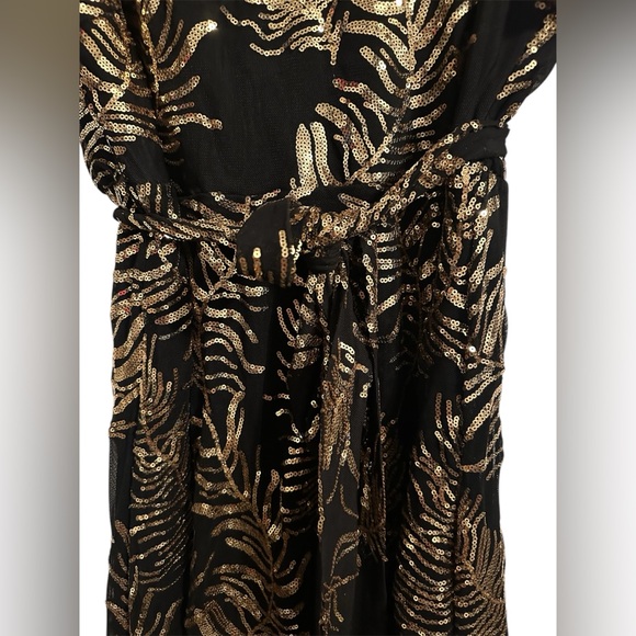 Sequin black and gold Baltic Born bridesmaids dress
No zipper - stretchy waist - Picture 3 of 4